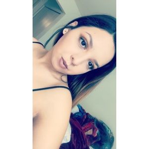 Meet your Posher, Adriana s